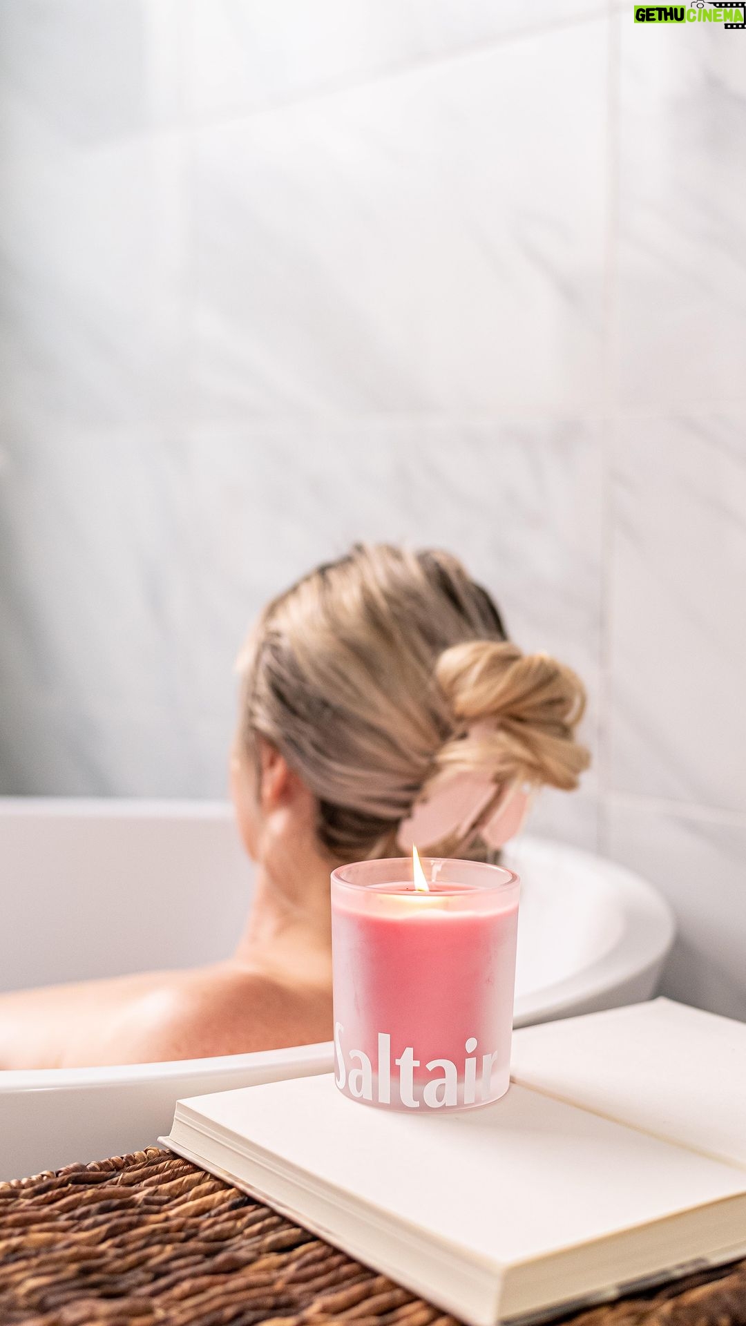 Iskra Lawrence Instagram - Just in time for the holidays our limited edition @saltair candles come in our 3 best selling scents 🤎Santal Bloom ✨ notes of creamy sandalwood, sheer amber and sensual musks. Santal Bloom is evocative, luxurious and simply irresistible 💜Island Orchid 🌺 notes of jasmine, frangipani, driftwood and warm musks. Island Orchid is a luscious escape like being enveloped in a field of exotic flowers 💖Pink Beach 🥥 notes of delicate coconut and warm vanilla. Pink Beach is your escape to island bliss And of course we used the most premium botanical wax blend of Coconut, Soy and RSPO Palm - only the best for our Saltair fam👌 These cuties are limited edition just for the holidays so once they sell out, that’s it. Can’t wait to seem them in your homes and to create even more moments of self care🫶 . . . #Saltair #everybodyiswelcomehere #saltaircandles #candles #giftideas #giftsforher #giftguide #selfcare #smellgood #homedecor #homeinteriors #scentedcandle #holidaygift