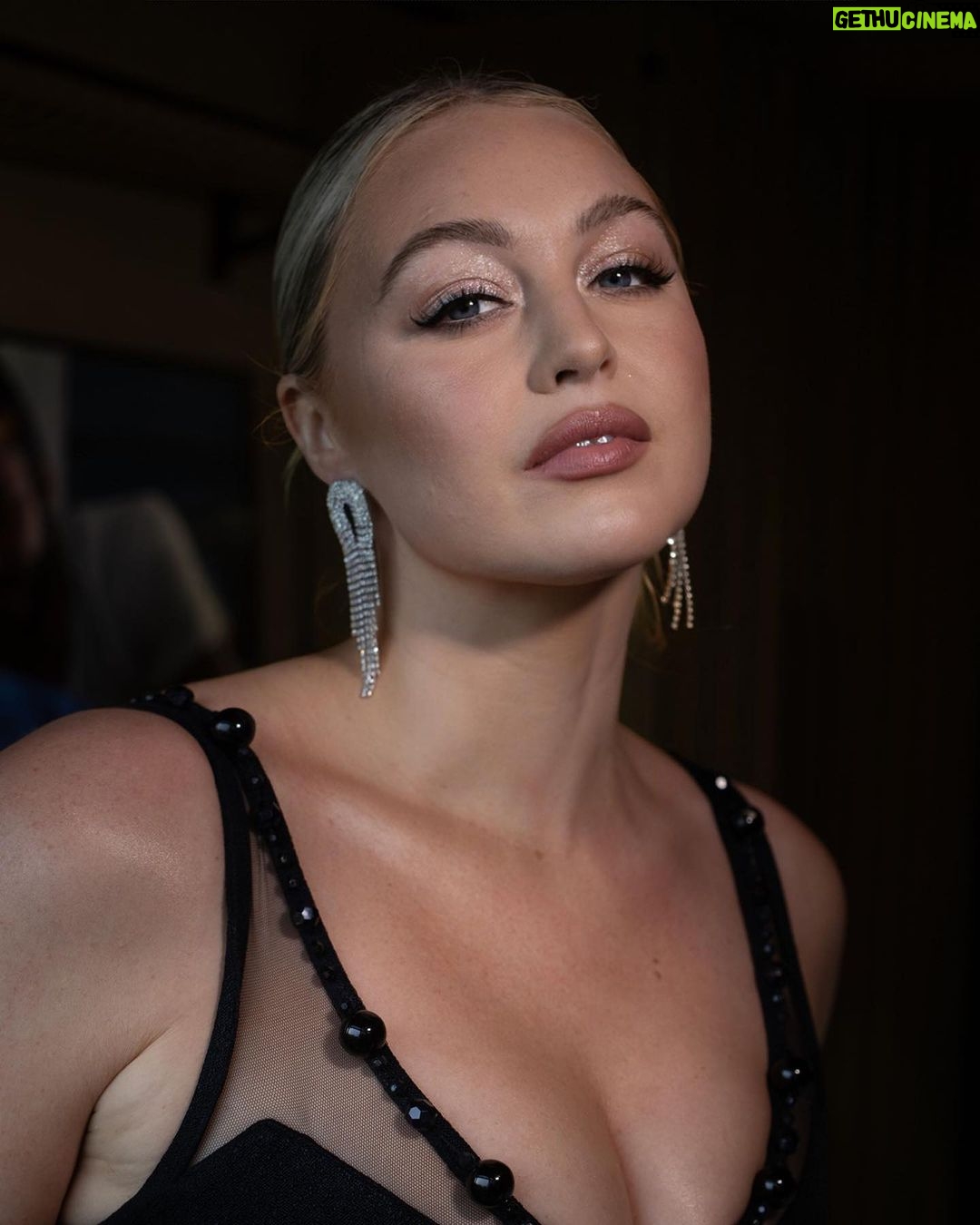 Iskra Lawrence Instagram - In my Hollywood glam era. ππΌββοΈ Thank you for the snatch and beat @veronicagaona! β¨ Comment βLINKβ for to shop all the products used for this look: @111skin Celestial Black Diamond Cream @skyniceland Face Lift in a Bag @armanibeauty - Fluid Sheer Glow Enhancer in light pink - Luminous -Silk Glow Setting Powder 4, 7, 8 - Luminous Silk Concealer 5, 5.75 - Luminous Silk Glow Blush in 11 - Eye Tint in 12, 99 - Lip Power in 109 - Eyes to Kill Mascara @westmanatelier - Face Trace Cream Contour in biscuit - Baby Cheeks Blush in mimi Nails by π @ohchamomilenails π . . . .π·οΈ #modeling #beauty #makeup #glam #midsizemodel #beautyroutine #glam #hollywoodglam #eventglam #eventmakeup #luxurybeauty Texas