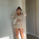 Iskra Lawrence Instagram – Our @saltair nourishing body oil gives you that goddess feeling. ✨ Formulated with a replenishing blend of oils including fermented saururus, kukui, cacay, moringa and squalane along with a biomimetic blend of plant actives and astaxanthin that absorb easily and leave skin dewy and glowing.
CRUELTY FREE | VEGAN | PARABEN FREE | GLUTEN FREE
🌞🌺 Santal Bloom Key Notes: Creamy Sandalwood. Sheer Amber. Sensual Musks. Warm and golden, like sunkissed skin. Santal Bloom is evocative and simply irresistible.
💗🥥Pink Beach Key Notes: Coconut. Almond Blossom. Vanilla.Creamy coconut wrapped in warm vanilla, Pink Beach is your escape to island bliss.
🍊🍍Exotic Pulp Key Notes: Juicy Orange. Guava. Driftwood. Bright and tangy. Fresh and juicy. Exotic Pulp is like a sweet, tropical escape.
.
.
.
.
.
#saltair #skincare #bodyoil #fragrance #beauty #skincare #bodycare #glowyskin #teengifts #giftsforher #stockingstuffers #vacationmusts #bodyfragrance #cleanbodycare #veganskincare Texas