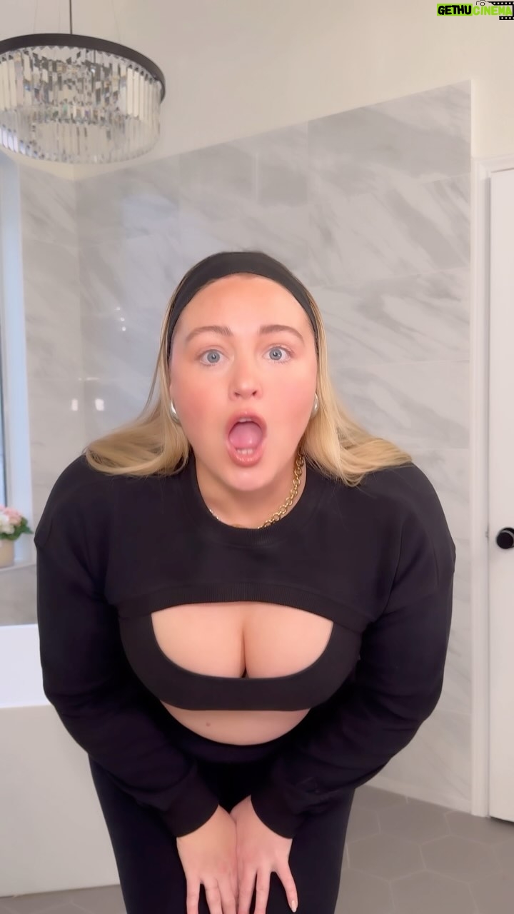 Iskra Lawrence Instagram - bodies are not trends??? 💔 everyBODY has #legginglegs Austin, Texas