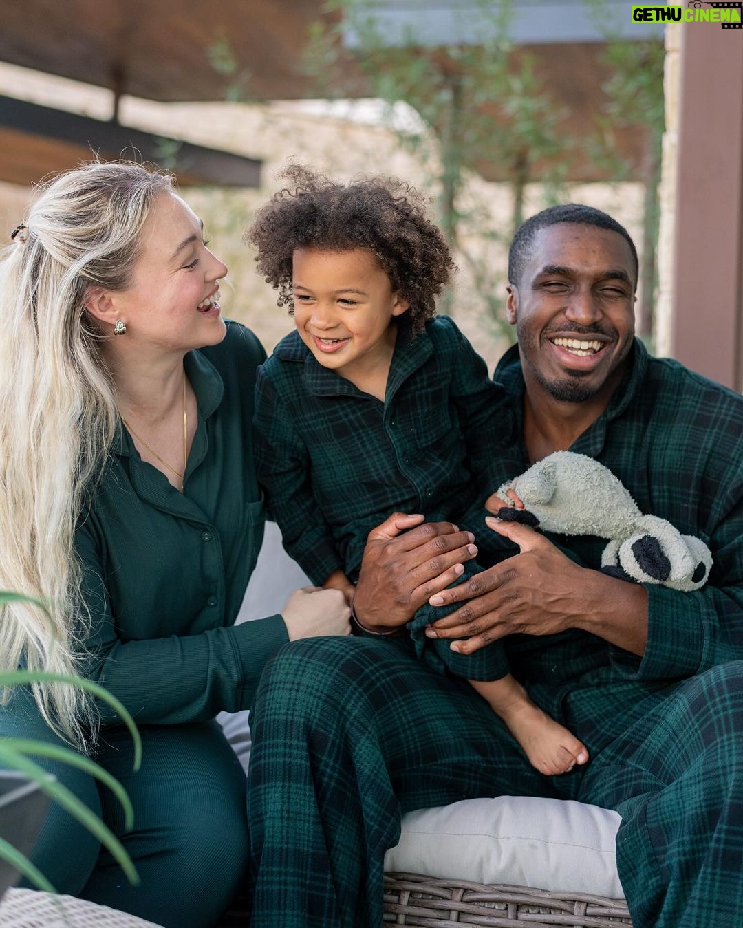 Iskra Lawrence Instagram - These snuggles 🥺🫶🏼 Continuing our holiday tradition of matching pjs! They always make the me feel more festive.🎄 Comment LINK and I’ll send you where to find our pjs if you love ‘em too! . . . #familyphotos #mommyme #holidaypajamas #skims #skimspjs #matchingpajamas #familychristmas #holidayphotos #christmasphotos Texas