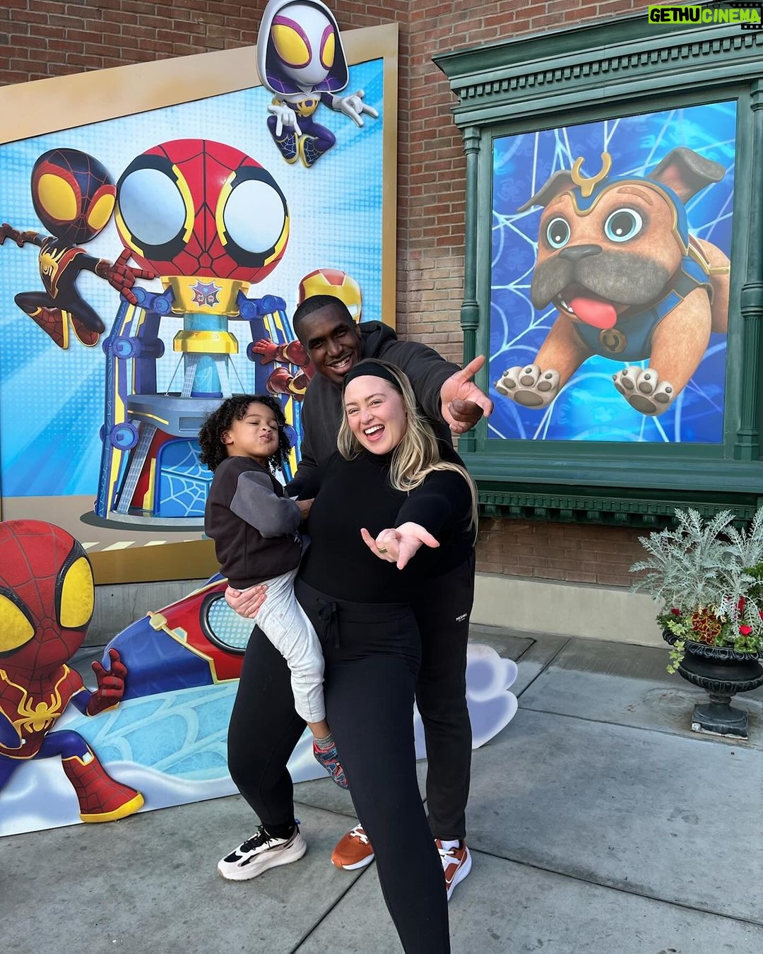 Iskra Lawrence Instagram - 🪄🐭🎡🎀 Disney dump 🏰🎢🎠✨ if only we could spend every day at Disney there’s really nothing like seeing your little light up and smile non stop at the happiest place on earth I knew I wanted to cherish the trip so I vlogged the whole thing and it’s up on my YouTube channel for ya🥰 (links in my bio and IGS) . . . #disneyland #disney #familytrip #familyvacation #familytime #familyfirst #momfashion #midsizestyle #midsizefashion #athleticwear #casualoutfits #casualstyle #momlife Disneyland