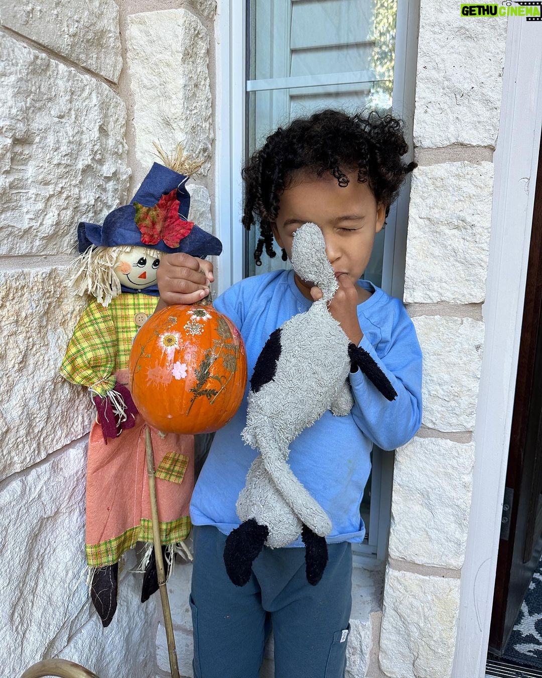 Iskra Lawrence Instagram - we asked our 3 yr old what he was grateful for on thanksgiving and he said “God”🥹🥹🥹 Austin, Texas