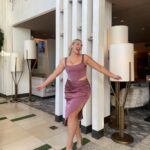 Iskra Lawrence Instagram - In my ✨ L I V I N G ✨ everyday to the fullest era! . . . . 🏷️ #midsizemodel #midsizefashion #cocktaildress #fashion #modeling #rarebeauty #selenagomez #taylorswift #midsizestyle #midsizegals #size12 #holidayoutfits #holiday #holidayfashion Texas