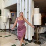 Iskra Lawrence Instagram - In my ✨ L I V I N G ✨ everyday to the fullest era! . . . . 🏷️ #midsizemodel #midsizefashion #cocktaildress #fashion #modeling #rarebeauty #selenagomez #taylorswift #midsizestyle #midsizegals #size12 #holidayoutfits #holiday #holidayfashion Texas