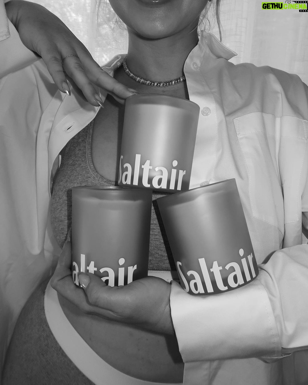 Iskra Lawrence Instagram - Introducing our first ever (highly requested - yes I see all your comments hehe)👀 @saltair candles!🕯️ Our limited edition candles come in our 3 best selling scents 🤎Santal Bloom ✨ notes of creamy sandalwood, sheer amber and sensual musks. Santal Bloom is evocative, luxurious and simply irresistible 💜Island Orchid 🌺 notes of jasmine, frangipani, driftwood and warm musks. Island Orchid is a luscious escape like being enveloped in a field of exotic flowers 💖Pink Beach 🥥 notes of delicate coconut and warm vanilla. Pink Beach is your escape to island bliss Comment LINK and I’ll dm you the link to our @saltair candles…aka the perfect holiday gift or a lil treat for yourself. Because imo there’s nothing like lighting a candle, relaxing and having your whole home smell divine☁️ And of course we used the most premium botanical wax blend of Coconut, Soy and RSPO Palm - only the best for our Saltair fam👌 These cuties are limited edition just for the holidays so once they sell out, that’s it. Can’t wait to seem them in your homes and to create even more moments of self care🫶 . . . #Saltair #everybodyiswelcomehere #saltaircandles #candles #giftideas #giftsforher #giftguide #selfcare #smellgood #homedecor #homeinteriors #scentedcandle #holidaygift Texas