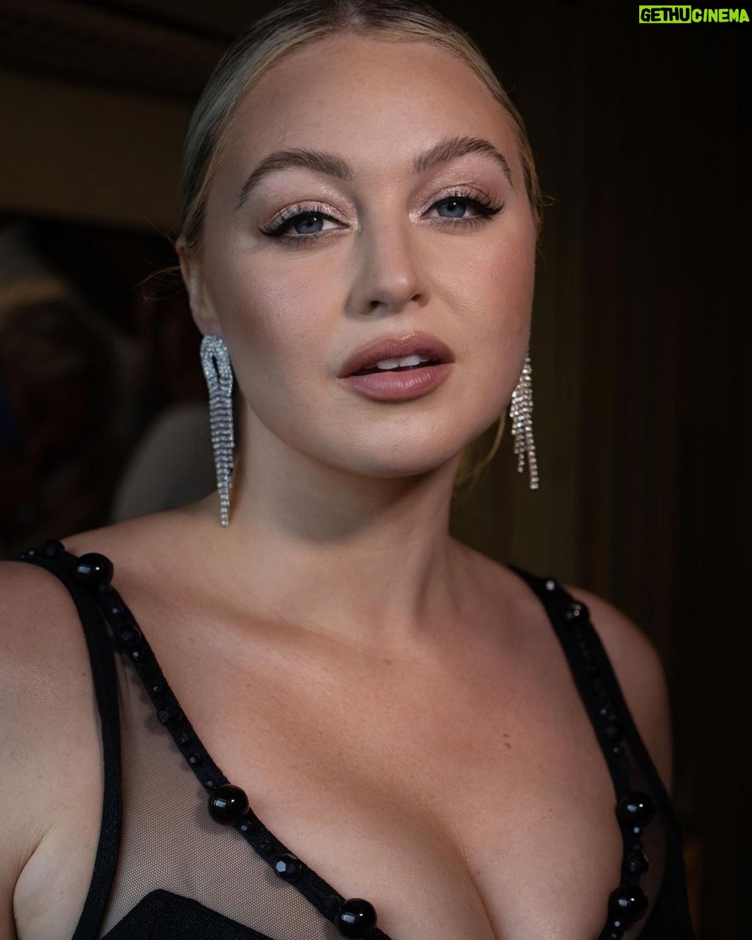 Iskra Lawrence Instagram - In my Hollywood glam era. ππΌββοΈ Thank you for the snatch and beat @veronicagaona! β¨ Comment βLINKβ for to shop all the products used for this look: @111skin Celestial Black Diamond Cream @skyniceland Face Lift in a Bag @armanibeauty - Fluid Sheer Glow Enhancer in light pink - Luminous -Silk Glow Setting Powder 4, 7, 8 - Luminous Silk Concealer 5, 5.75 - Luminous Silk Glow Blush in 11 - Eye Tint in 12, 99 - Lip Power in 109 - Eyes to Kill Mascara @westmanatelier - Face Trace Cream Contour in biscuit - Baby Cheeks Blush in mimi Nails by π @ohchamomilenails π . . . .π·οΈ #modeling #beauty #makeup #glam #midsizemodel #beautyroutine #glam #hollywoodglam #eventglam #eventmakeup #luxurybeauty Texas