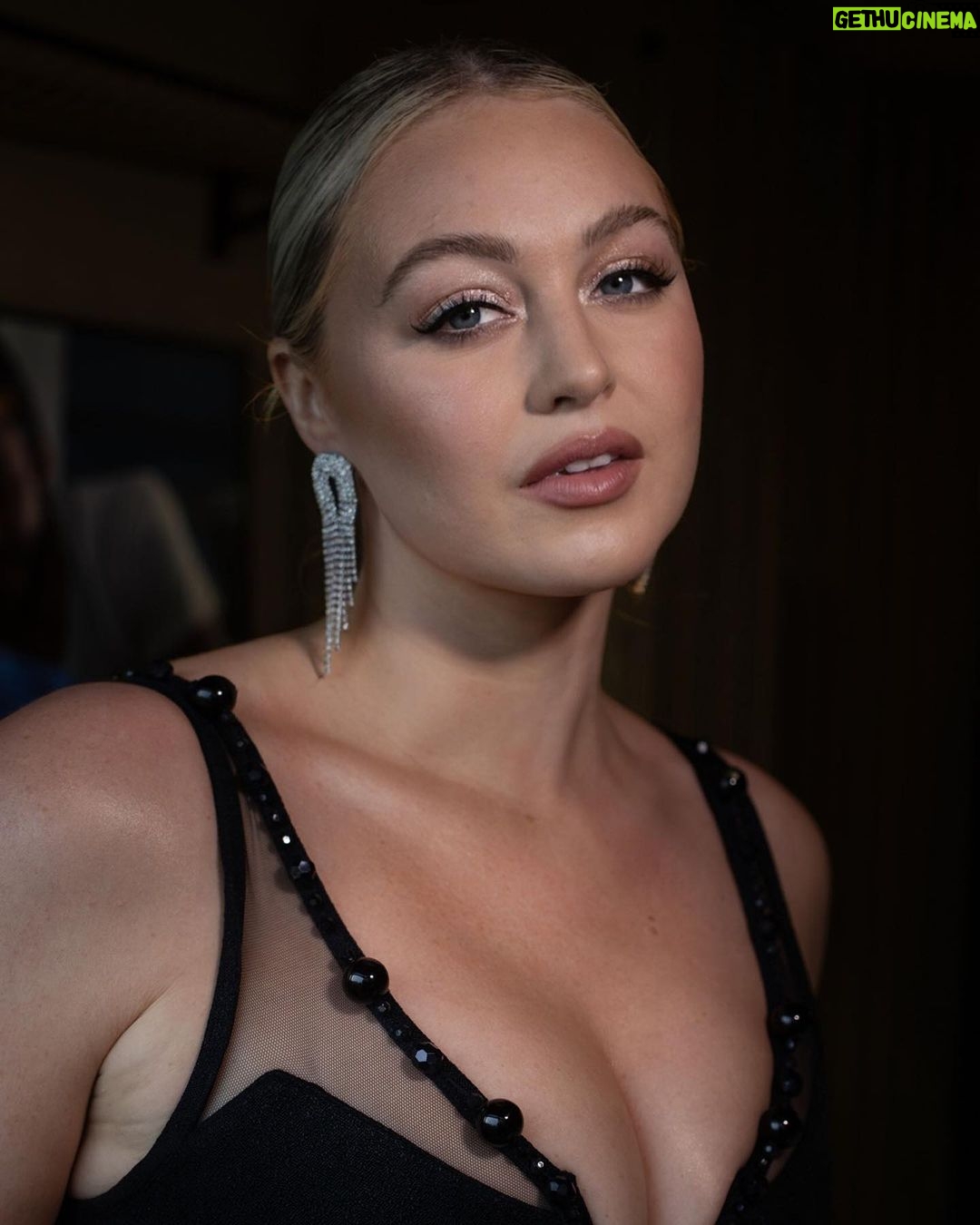 Iskra Lawrence Instagram - In my Hollywood glam era. ππΌββοΈ Thank you for the snatch and beat @veronicagaona! β¨ Comment βLINKβ for to shop all the products used for this look: @111skin Celestial Black Diamond Cream @skyniceland Face Lift in a Bag @armanibeauty - Fluid Sheer Glow Enhancer in light pink - Luminous -Silk Glow Setting Powder 4, 7, 8 - Luminous Silk Concealer 5, 5.75 - Luminous Silk Glow Blush in 11 - Eye Tint in 12, 99 - Lip Power in 109 - Eyes to Kill Mascara @westmanatelier - Face Trace Cream Contour in biscuit - Baby Cheeks Blush in mimi Nails by π @ohchamomilenails π . . . .π·οΈ #modeling #beauty #makeup #glam #midsizemodel #beautyroutine #glam #hollywoodglam #eventglam #eventmakeup #luxurybeauty Texas