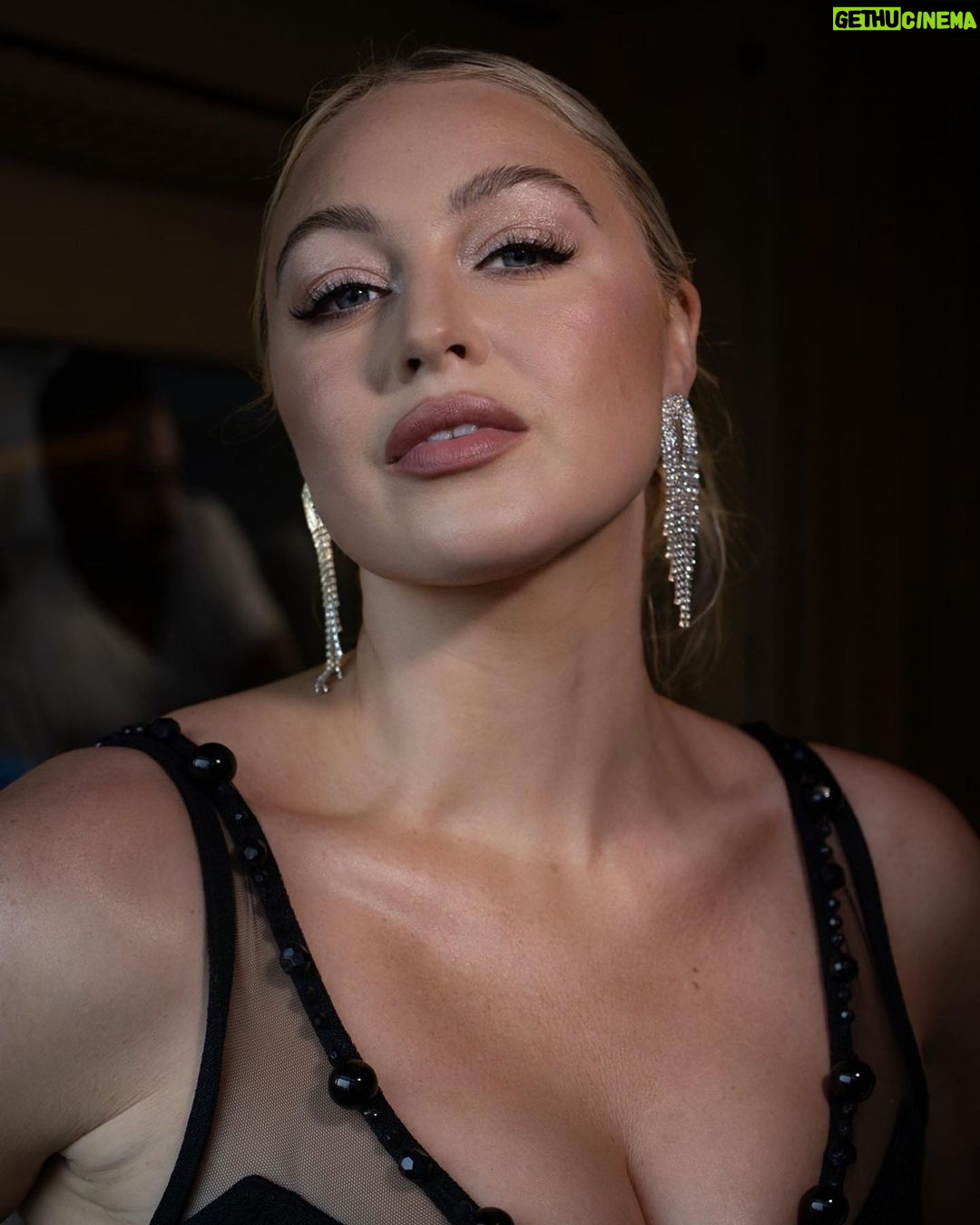 Iskra Lawrence Instagram - In my Hollywood glam era. ππΌββοΈ Thank you for the snatch and beat @veronicagaona! β¨ Comment βLINKβ for to shop all the products used for this look: @111skin Celestial Black Diamond Cream @skyniceland Face Lift in a Bag @armanibeauty - Fluid Sheer Glow Enhancer in light pink - Luminous -Silk Glow Setting Powder 4, 7, 8 - Luminous Silk Concealer 5, 5.75 - Luminous Silk Glow Blush in 11 - Eye Tint in 12, 99 - Lip Power in 109 - Eyes to Kill Mascara @westmanatelier - Face Trace Cream Contour in biscuit - Baby Cheeks Blush in mimi Nails by π @ohchamomilenails π . . . .π·οΈ #modeling #beauty #makeup #glam #midsizemodel #beautyroutine #glam #hollywoodglam #eventglam #eventmakeup #luxurybeauty Texas