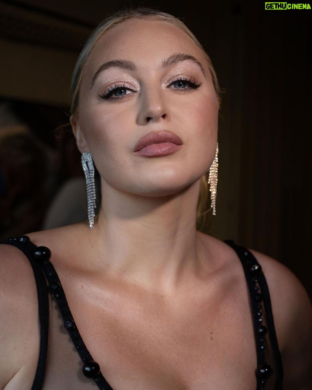 Iskra Lawrence Instagram - In my Hollywood glam era. ππΌββοΈ Thank you for the snatch and beat @veronicagaona! β¨ Comment βLINKβ for to shop all the products used for this look: @111skin Celestial Black Diamond Cream @skyniceland Face Lift in a Bag @armanibeauty - Fluid Sheer Glow Enhancer in light pink - Luminous -Silk Glow Setting Powder 4, 7, 8 - Luminous Silk Concealer 5, 5.75 - Luminous Silk Glow Blush in 11 - Eye Tint in 12, 99 - Lip Power in 109 - Eyes to Kill Mascara @westmanatelier - Face Trace Cream Contour in biscuit - Baby Cheeks Blush in mimi Nails by π @ohchamomilenails π . . . .π·οΈ #modeling #beauty #makeup #glam #midsizemodel #beautyroutine #glam #hollywoodglam #eventglam #eventmakeup #luxurybeauty Texas