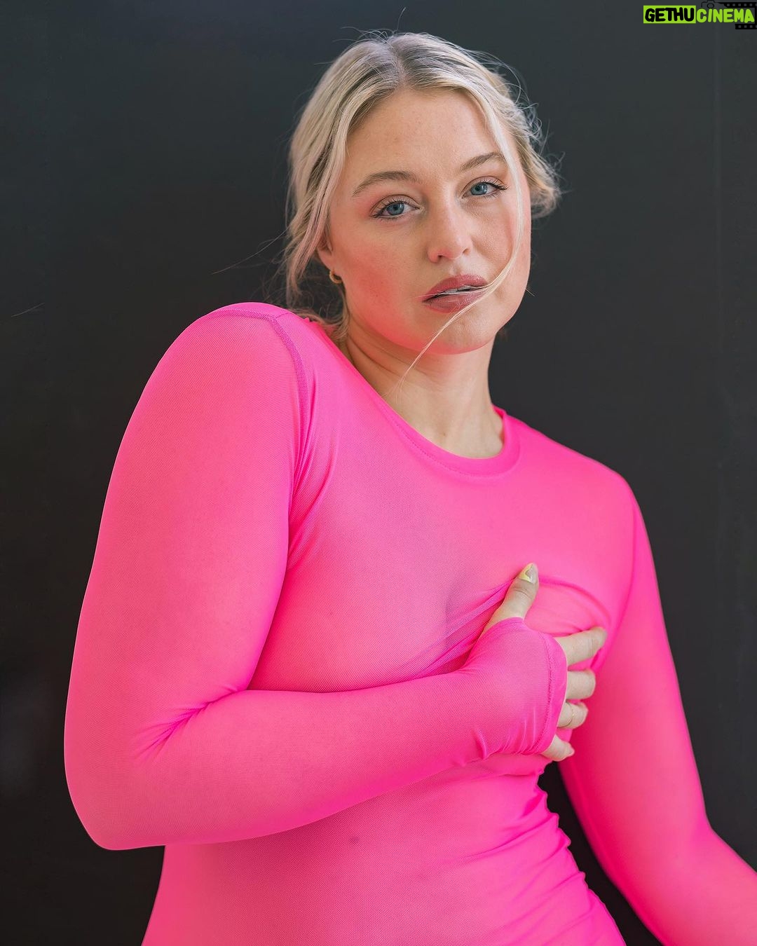 Iskra Lawrence Instagram - Shooting with your bestie @lanezphoto >>>> There’s so much magic with raw unretouched images ✨ Shot @tsi.studio in Austin - shout-out to my girl @arielleolfers the space was so beautiful thank you 🥰 Austin, Texas
