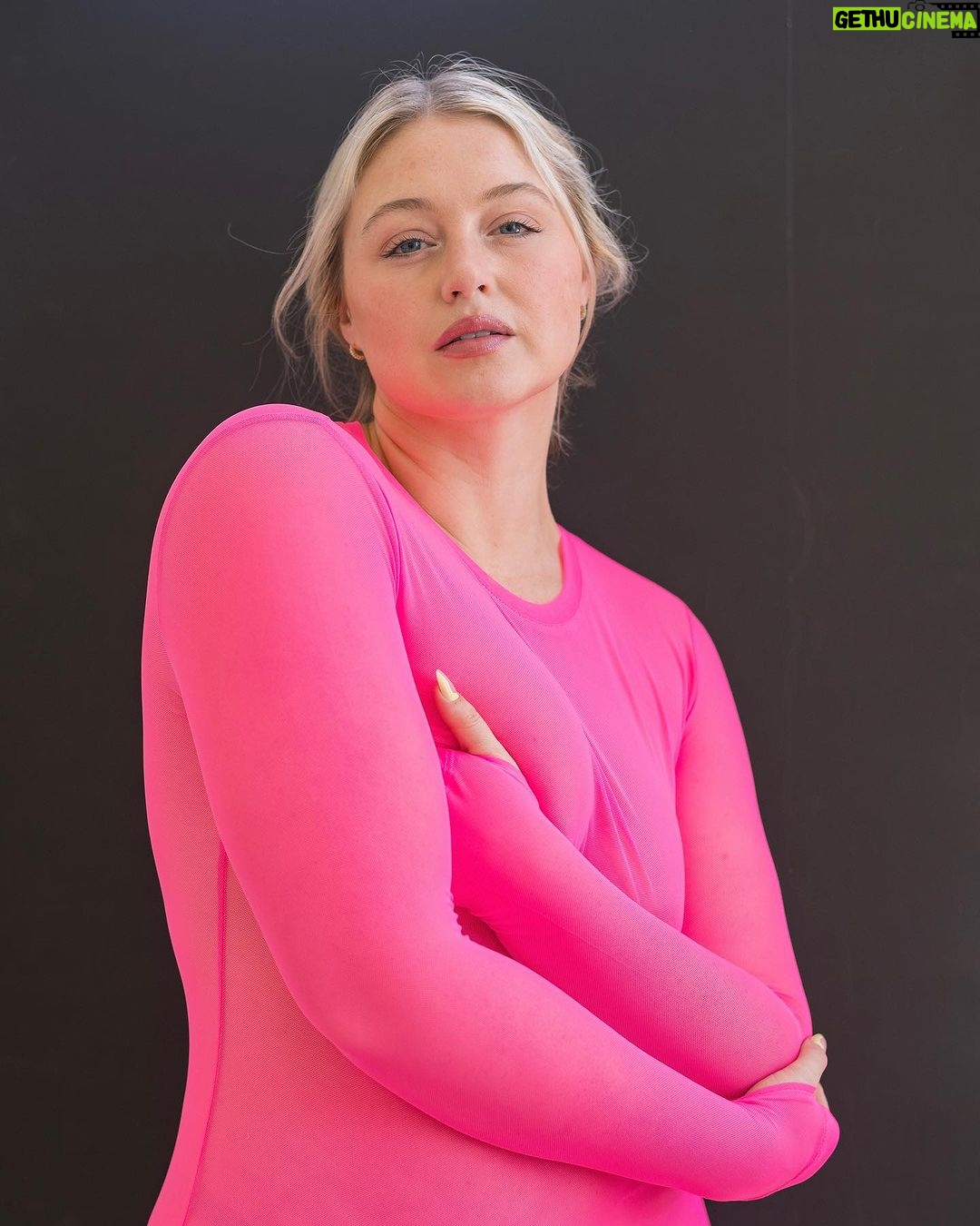 Iskra Lawrence Instagram - Shooting with your bestie @lanezphoto >>>> There’s so much magic with raw unretouched images ✨ Shot @tsi.studio in Austin - shout-out to my girl @arielleolfers the space was so beautiful thank you 🥰 Austin, Texas