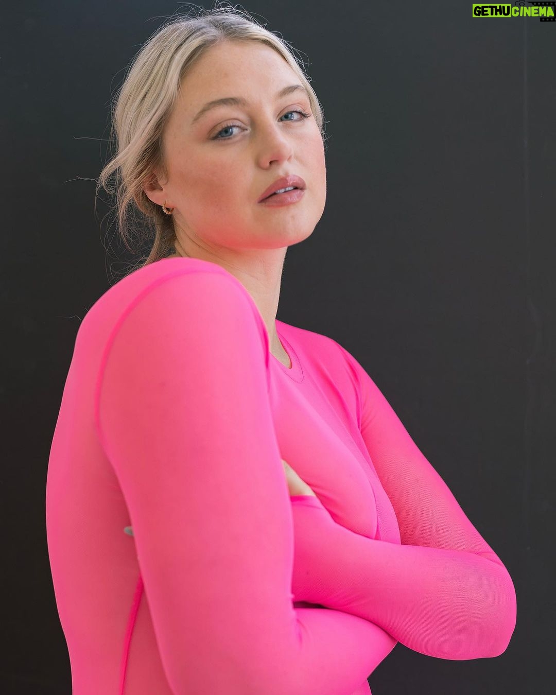Iskra Lawrence Instagram - Shooting with your bestie @lanezphoto >>>> There’s so much magic with raw unretouched images ✨ Shot @tsi.studio in Austin - shout-out to my girl @arielleolfers the space was so beautiful thank you 🥰 Austin, Texas
