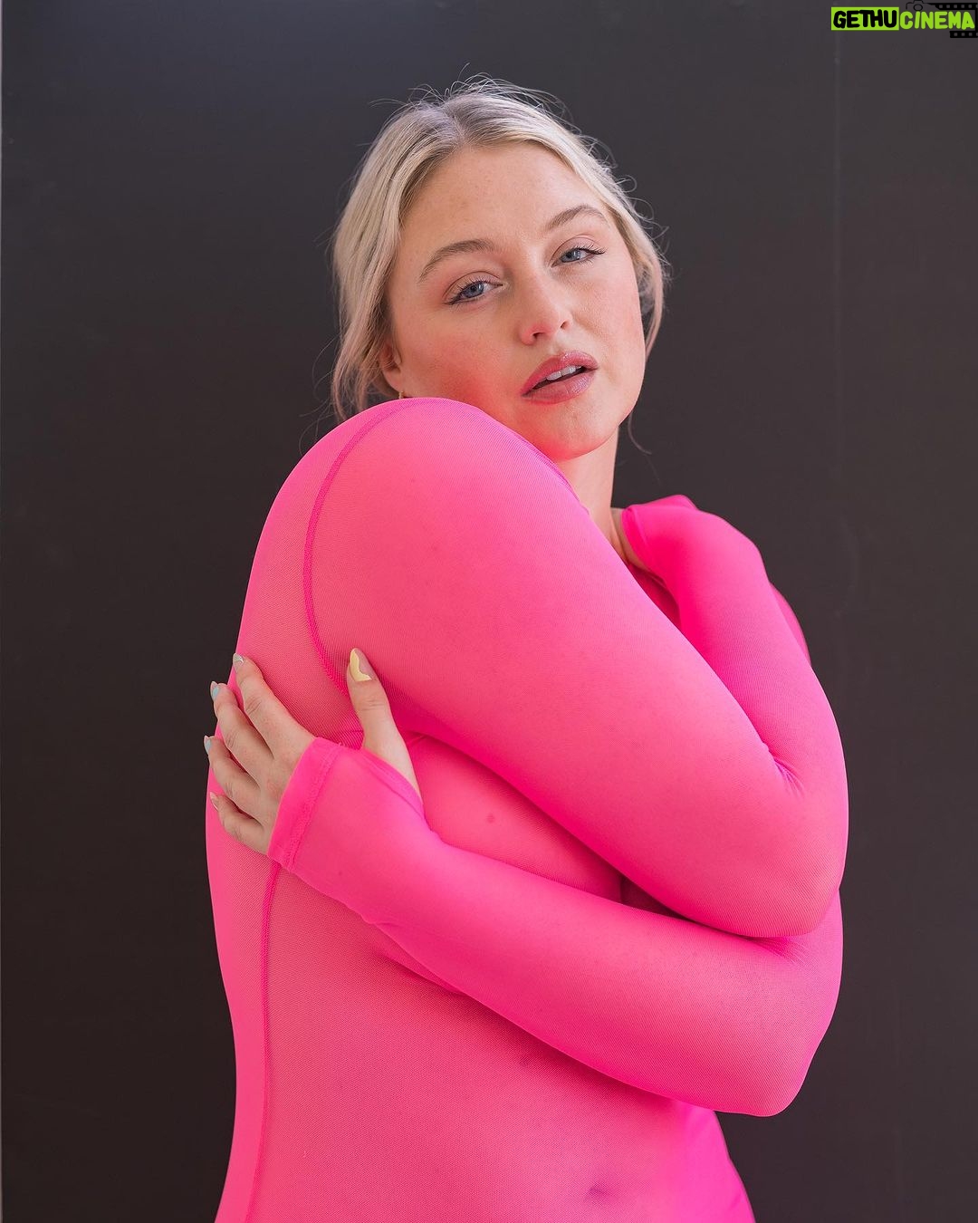 Iskra Lawrence Instagram - Shooting with your bestie @lanezphoto >>>> There’s so much magic with raw unretouched images ✨ Shot @tsi.studio in Austin - shout-out to my girl @arielleolfers the space was so beautiful thank you 🥰 Austin, Texas