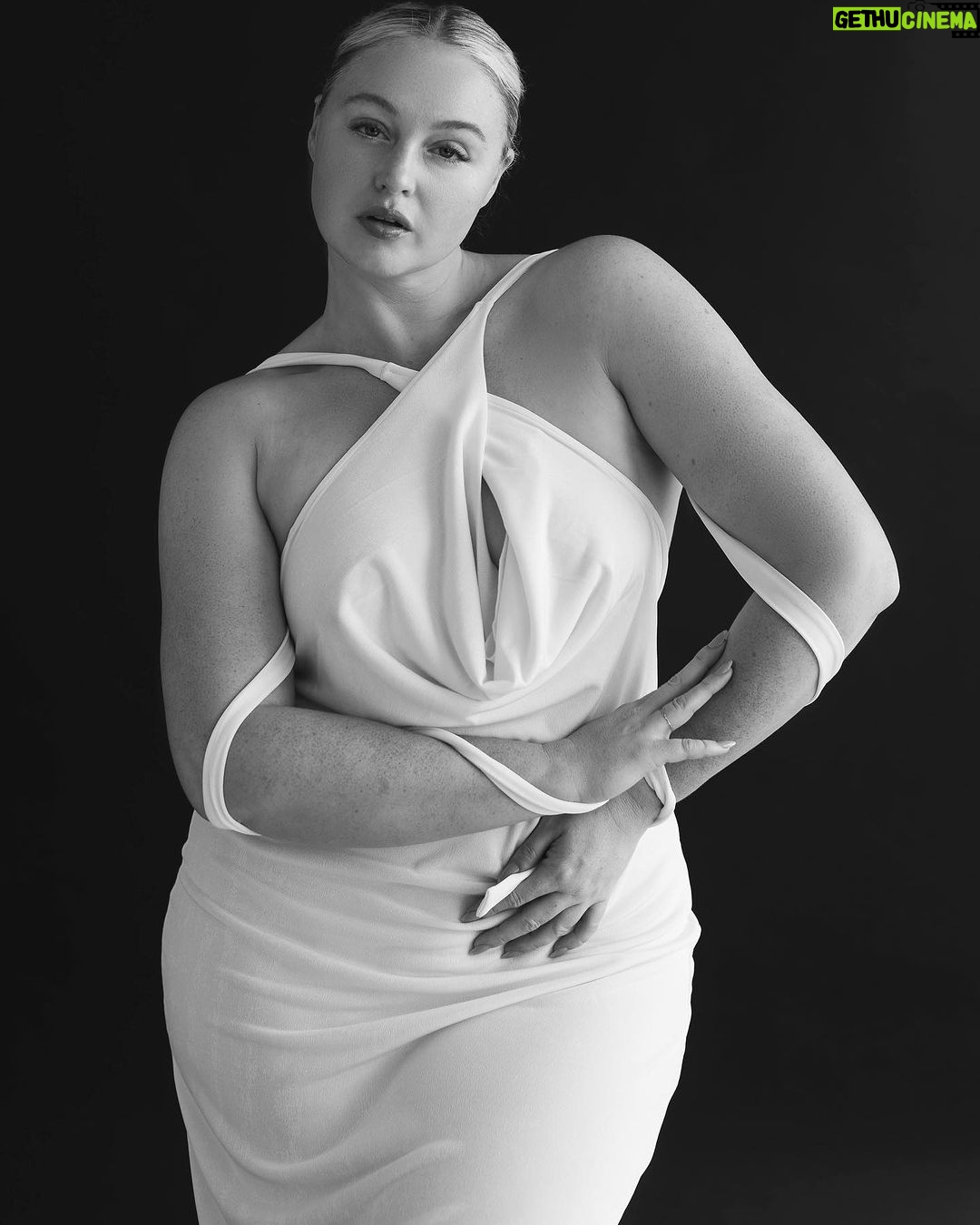 Iskra Lawrence Instagram - Virgo szn ♍️ 📸 by @princejonb @fordmodels Los Angeles, California