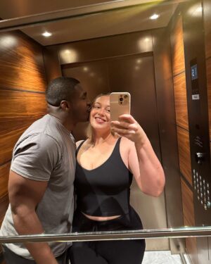 Iskra Lawrence Instagram - I hesitated posting these bc they weren’t “aesthetic” and idk how so many ppls latelys look so perfectly curated but I have to stop comparing my posts IKYK. Instead I’m posting to record these real memories that I want to treasure over worrying about an algorithm or perfection✨

1. My bestie🫶🏼
2. Peppa pig bus tour (highly recommend! Ask me any of your Qs below) 🐷
3. I’ve always wanted to learn how to properly decorate cupcakes so my momma surprised me with a class and I filmed the whole thing in my YouTube channel - Mostly because I want to remember everything hahah but also because it was soooo good and I think you’ll love it and learn from it too (link is in my bio)🧁
4. Yup I made this! And you can too when you watch the YouTube Video aka your own private cupcake decorating class😂 which flower is your fave???🌹
5. Dinner with @lauren.v.m.w one of my longest friendships we met at school when we were 12🥹
6. Me and my munchkin did a lil photoshoot⭐️
7. Got mermaid nails by the incredible @by_hayle_thecollective 😍
8. Back in my endz, showing my boo-boo how we roll
9. Took the fam to @westmidsafari it’s in the town where I’m from and still one of my fave places even after 32 years🔥
10. Making magical memories @warwickcastleofficial the first time @philipapayne or my baby have been (and stayed at! Room tour coming soon) in a real castle🏰