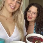 Iskra Lawrence Instagram - 🍓Our (almost) famous smoothie bowls🫐 infused with my favorite @vitalproteins Marine Collagen Peptides👌   Makes 1 bowl 🥛 1/2 cup milk of choice  🐟 4 tbsp @vitalproteins Marine Collagen Peptides 🫐 1 cup frozen blueberries  💕 1 packet Açaí  🧈 2 tbsp Almond butter  🍯 1 tsp honey / maple syrup optional    Top with  🥥 1 tbsp melted coconut oil and freeze for 5 mins or refrigerate for 10min  🍓 1/2 cup of fruit  🍫 Nutella, choc chips, cacao nibs  🥜 Nuts / seeds I like chia seeds and hemp    . . . . #VitalProteins #vitalpartner #breakfastrecipe #collagen #breakfastideas #breakfastbowl #breakfastrecipes #breakfastsmoothie #healthyrecipes #healthyfood #healthybreakfast #smoothiebowl #smoothiebowls #smoothiebowlrecipe #collagen Los Angeles, California