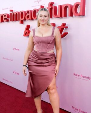 Iskra Lawrence Instagram - Processing how unreal it was to meet @selenagomez and learn even more about the incredible work @rarebeauty impact fund is doing worldwide wide for Mental Health awareness, access to support and more 

Being in Selena’s presence you feel her pureness, kindness and the way she makes everyone feel seen and valued. She gave everyone one of us the time to talk with her even with so many people at the event and I got to ask her one of your questions “what makes you most proud” to which she said “The rare impact fund” then she got a little emotional and said “and my sister”

I’ve met so many humans but this few minutes and this incredible event is a forever memory I hope more people can lead with their heart, have empathy for others and give more the way Selena does she truly is an angel and I can’t wait to continue to support the work they’re doing because mental health is health 

Thank you to @paywithcatch for inviting me love that your mission is to help eliminate consumer credit card debt because debt can be a contributor to depression, anxiety and financial abuse. Without sponsors like you the gala wouldn’t happen and thank you for giving to such an important cause and one that’s so dear to my heart 

Excited for a future where mental health is not stigmatised and access to help and support is widely available, affordable and inclusive of all people💕

Photo Credits: Stefanie Keenan Getty Images and @monicaschipper for Rare Impact Fund 

.
.
.
.
.

#rarebeauty #rarebeautygala #paywithcatch #selena #selenagomez #mentalhealth #mentalhealthawareness #mentalhealthishealth #rareimpactfund