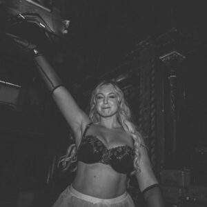 Iskra Lawrence Instagram - Wanna know what it’s really like backstage walking at New York Fashion Week? Well I filmed it and vlogged it for you on my Y0uTube channel🤫 (link in my bio + IGS) 

I did say I’d be sharing more insider info on the modelling industry so here goes.. I hope your ready for all the chaos🤭 

I also have a campaign with a brand I’ve wanted to shoot for for a couple of years now which drops Wednesday and I vlogged that experience for you too so make sure you subscribe and set your notifications for my YouTube channel because I’m loving filming all the behind the scenes and sharing the real side of this world with you🥰 

Shoutout to all the goddess I got to share the @adoreme runway with and 📸 @johnpicciuto for these special BTS moments I’ll treasure always🫶 

.
.
.
.
#adoreme #nyfw #fashionweek #runway #runwaymodel #runwayfashion #runwayshow #midsize #midsizestyle #midsizefashion #midsizegals #curvystyle #curvyconfidence #midsizemodel #modellife