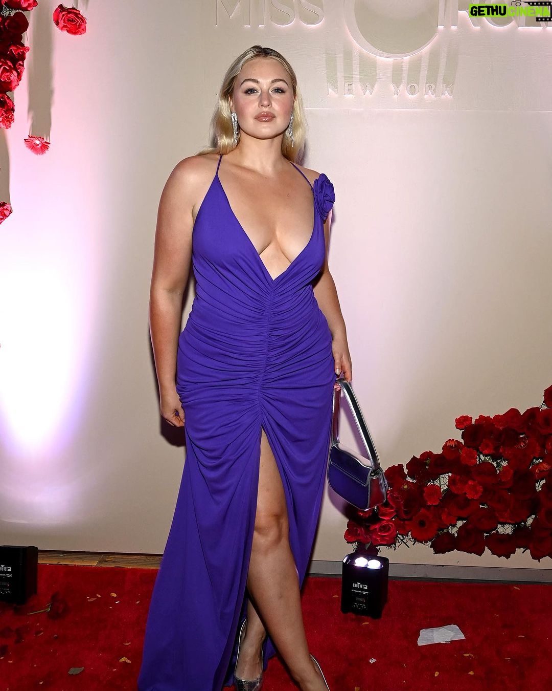 Iskra Lawrence Instagram - Yes you can have mom boobs and no tittape and still rock a low cut dress. I don’t make the rules, but I do make my own rules🤭♍️ Thank you for having me @misscircle_newyork ✨ 📸 @wavypeter . . . . . #nyfw #nyfwstreetstyle #nyfw2023 #newyork #newyorkfashionweek #midsize #midsizestyle #midsizefashion #midsizegals #styleinspo #purpleaesthetic #purpleaesthetics #purpledress #streetstyle #glamorous #modellife #howtostyle #size12 New York, New York