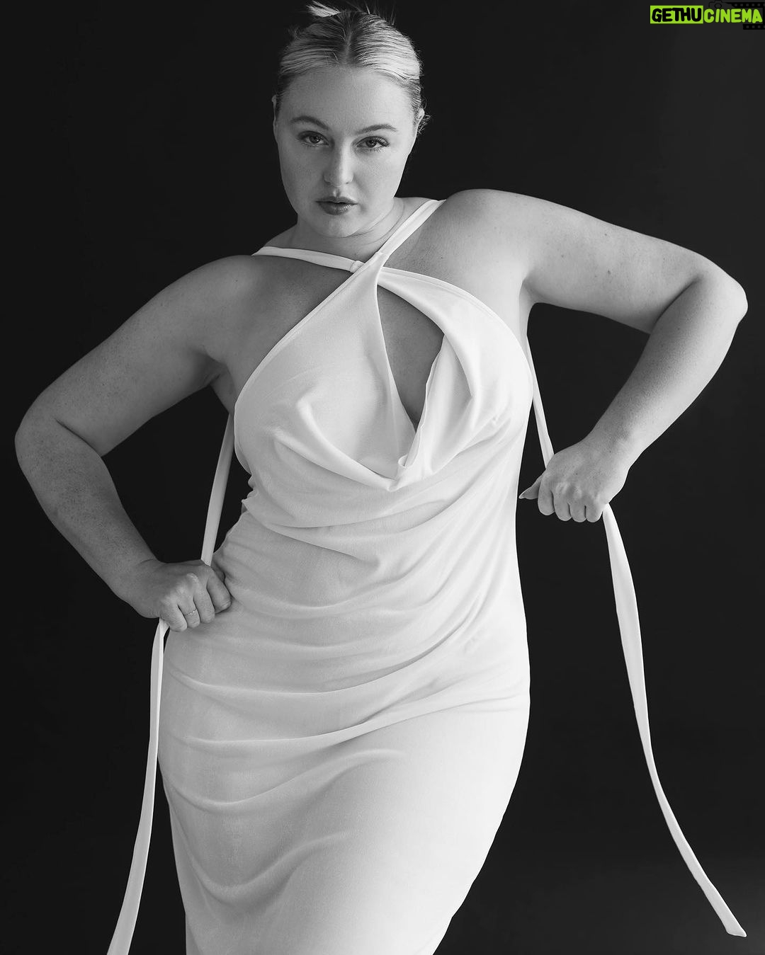 Iskra Lawrence Instagram - Virgo szn ♍️ 📸 by @princejonb @fordmodels Los Angeles, California