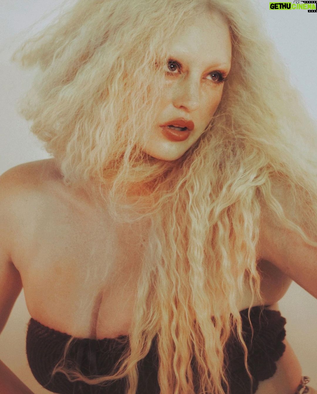 Iskra Lawrence Instagram - New characters unlocked🔓 what should we them??? Thank you to everyone who got creative with us: Creative director, Photographer, Stylist, MUA & Editor @hollie_dee_hart Model @iskra Photography Assistant @meli.ssacail Wigs @coco_coquette Clothing @poisonkittenz @side_kitsch_vintage . . . . Austin, Texas