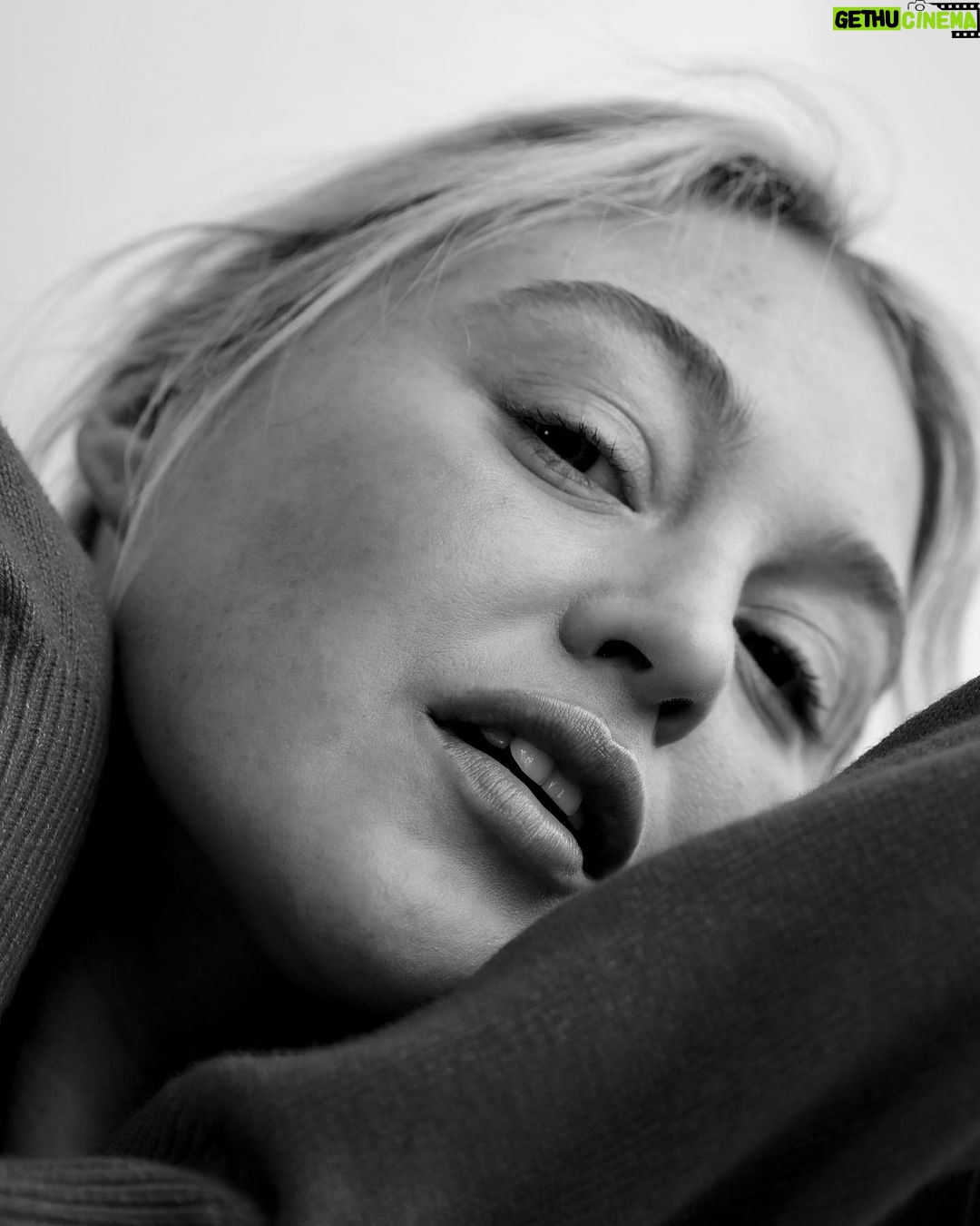 Iskra Lawrence Instagram - 🖤🤍🖤🤍 @m_kenzie x @iskra New York, New York