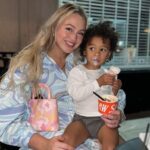 Iskra Lawrence Instagram - Had to share this viral lemon popcorn recipe I found with you 🍋🍿 Me and my fam all loved it! let me know if you think this is a hit or miss🤣 . Popcorn, lemon zest, a smidge of butter, & salt! We added some spoonfuls of the vital protein’s lemon collagen for an extra umph of lemon! . . . #viralrecipes #baking #familyactivites #familycooking #popcornrecipe #motherson #boymom #lemon #lemonpopcorn #snacks #healthyrecipes Texas