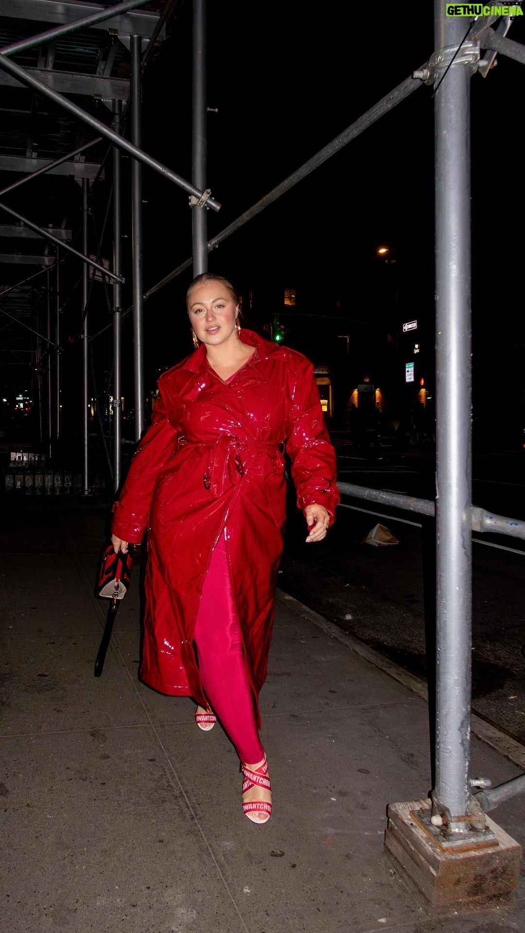 Iskra Lawrence Instagram - what should we name this Valentine’s Day super villain?!🦹🏼♀️ . . . Midsize fashion Midsize outfit inspo GRWM NYC outfit inspo NYFW Midsize mom outfit NYC outfit Valentine’s Day outfit Valentine’s Day outfit ideas #valentinesdayoutfit #grwm #datenightoutfit #midsizestyle New York, New York