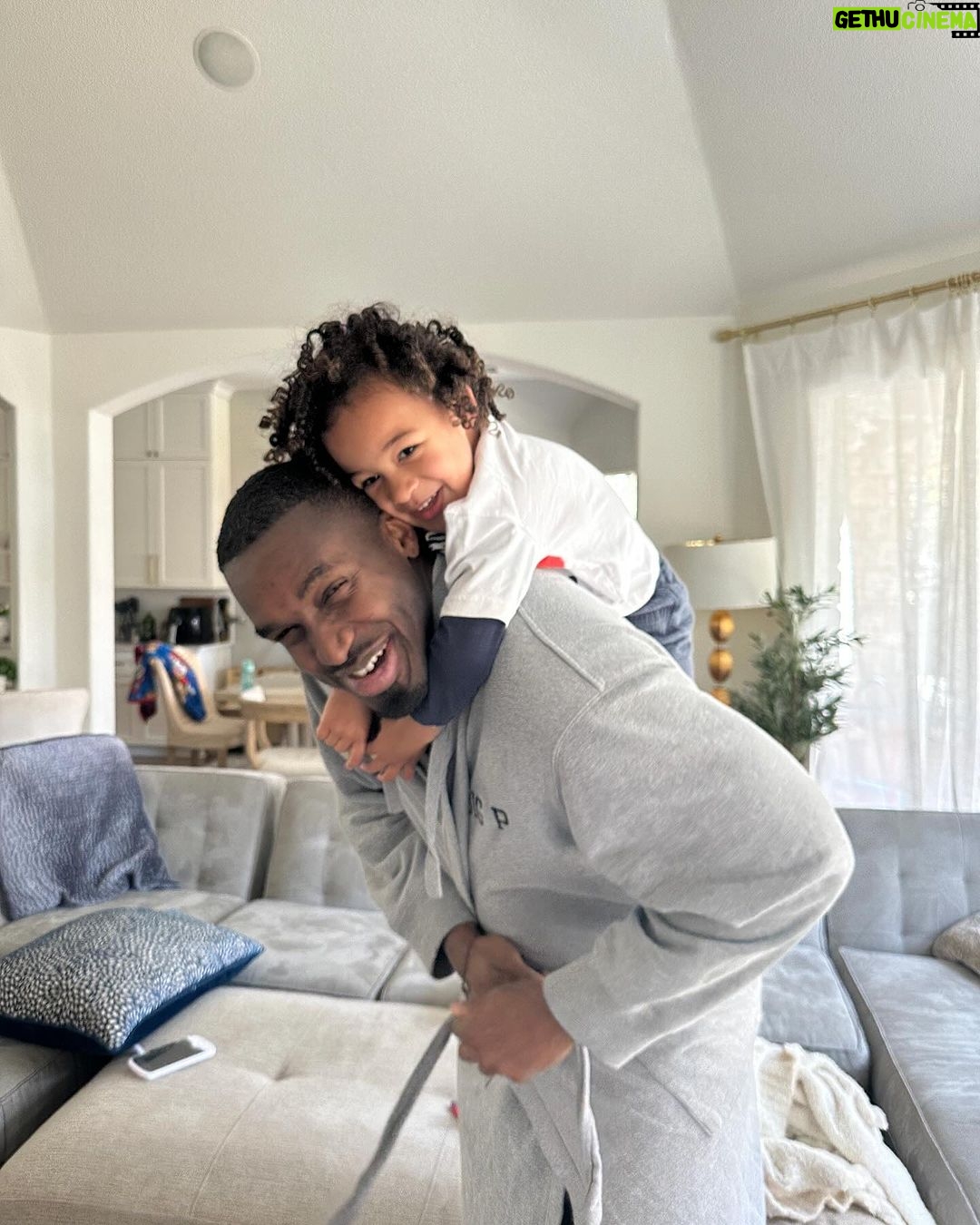 Iskra Lawrence Instagram - happy birthday my love, everyday I thank God for you, for our family and our life together. The way you show up as a daddy could make me cry everyday (all day) just looking at the way you make him smile and giggle and knowing he wants to grow up to be like his daddy🥹 the way you uplift and inspire others keeps me motivated to live in my purpose too. We really are taking on the world together. Love you always @philipapayne 💘 . . . Magazine: @austinlifestylemagazine Photos: @jennamcelroyphoto Hair & Makeup: @makenzilaine Writer/Creative Director: @simplyjen22 Clothes from: @estilo_austin, @estiloaustinkids, @estiloaustinmen Location: @Sohohouse Austin BTS: @lanezphoto