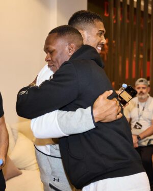 Israel Adesanya Instagram - 👉🏾🌍👈🏾