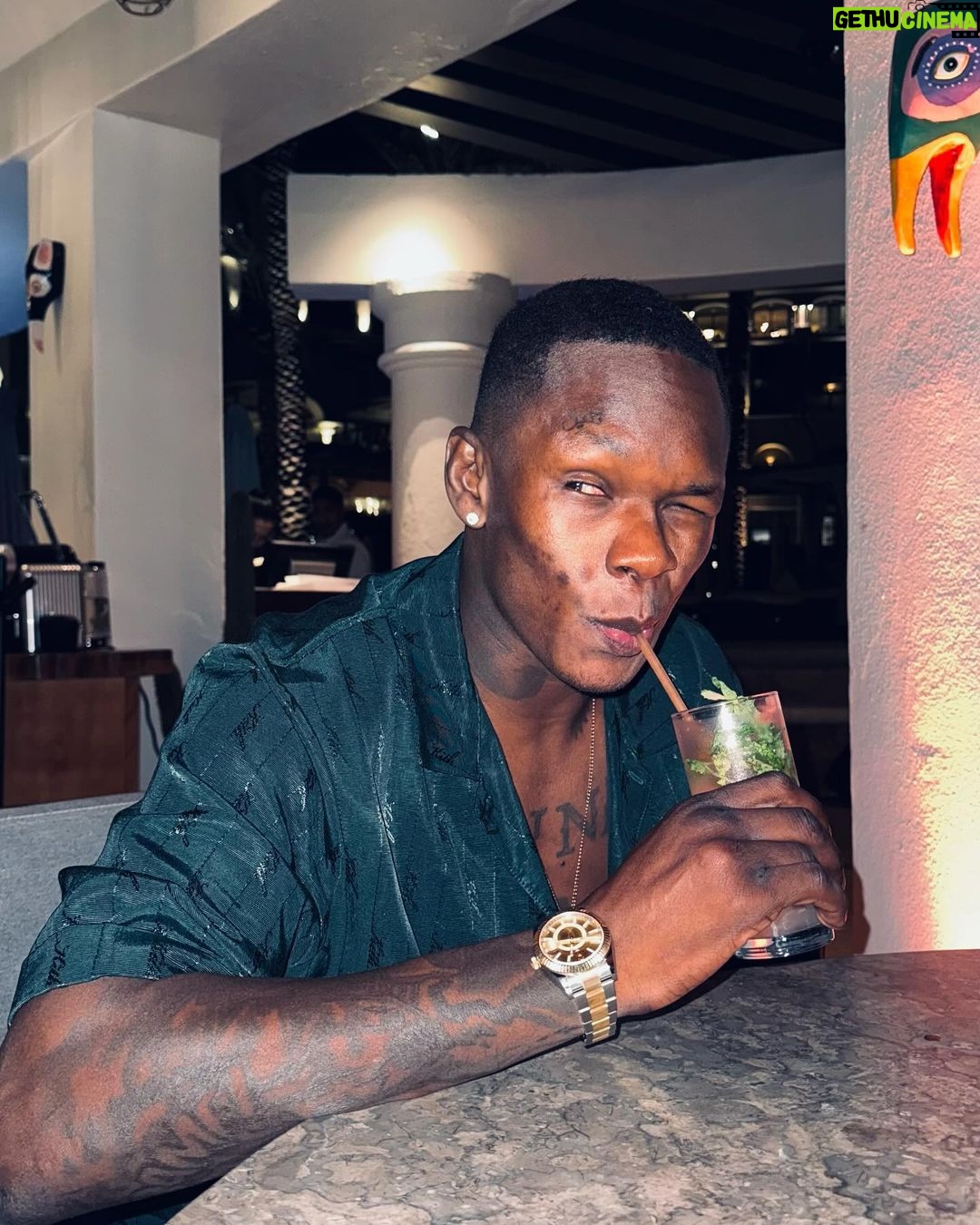 Israel Adesanya Instagram - Gracias México‼️🏜️🌵 When I return, we’ll do it again and again and again. 🧨🧨🧨 Los Cabos