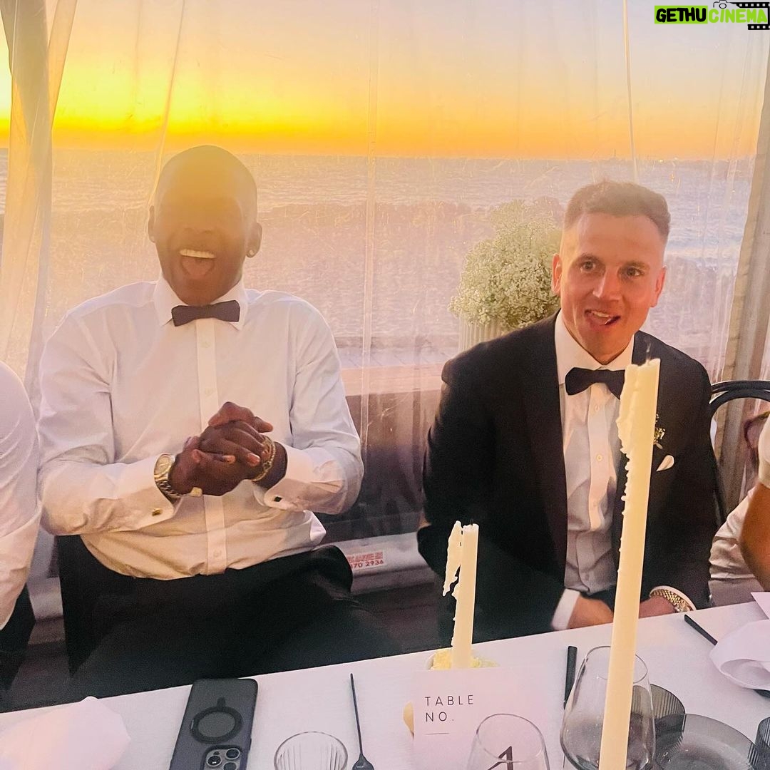 Israel Adesanya Instagram - 🖤🤍 What’s understood doesn’t need to be explained. Just tap into frequencies of LOVE, fam xo ✨💒💕