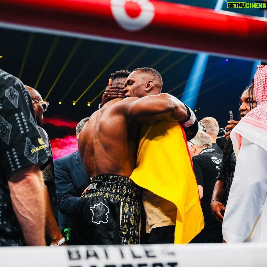 Israel Adesanya Instagram - Inspiration is a powerful force!! From the sands of the mines to making history through the sands of time ⏳✨. Honored to walk into battle with my brothers. Never above ya, never below ya, always beside ya. #momentsforlife #ThreeKings 👑👑👑