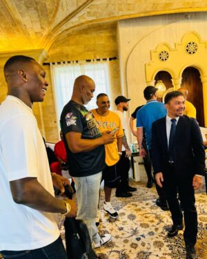 Israel Adesanya Instagram - In a room full of Living LEGENDS‼️🥹
To be invited by @turkialalshik and dine with these guys is a blessing. Can’t believe I didn’t wanna get off my couch hahaha. I’m just a fan of this game, who became a champion and will be a Legend too one day. Grateful for this life always.
@riyadhseason
#furyngannu
#riyadhseason