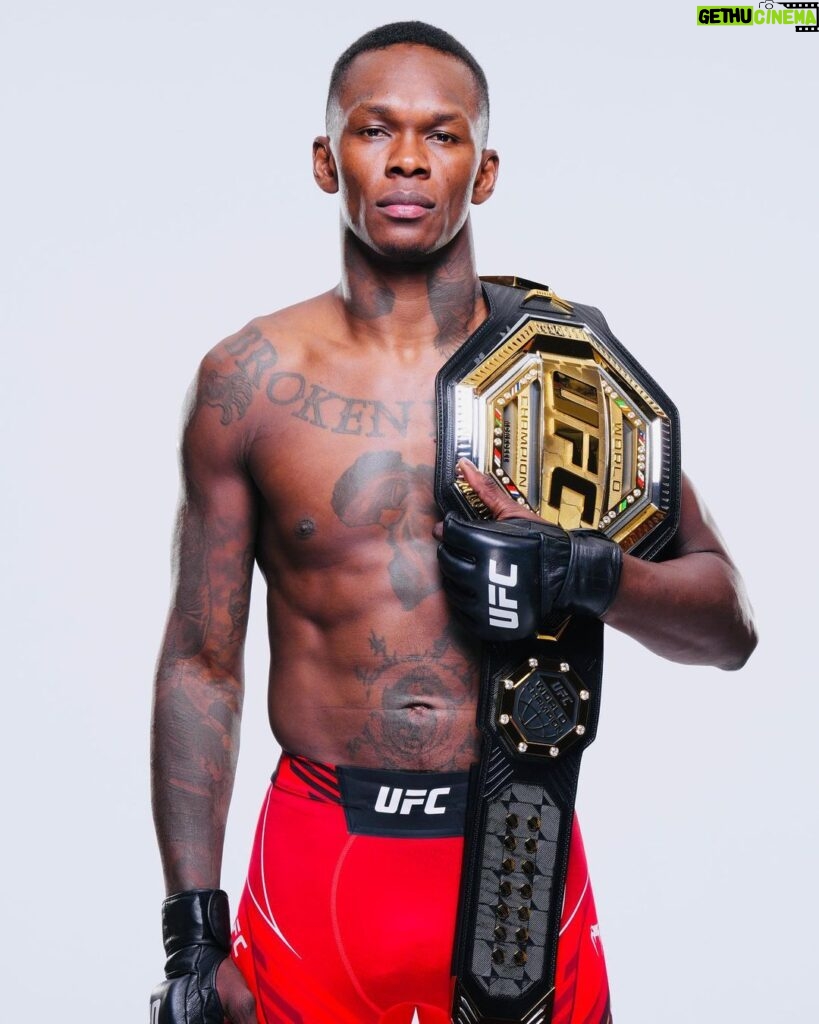Israel Adesanya Instagram - 黑龙 🐲🎋🍃 Last time he was the #BlueBeast This time he is the #RedMist 🩸 Sydney, Australia