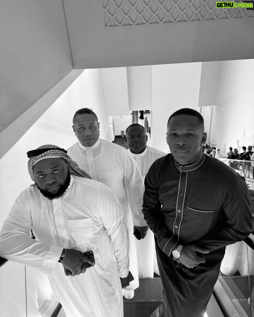 Israel Adesanya Instagram - 💫Mashallah Mafia‼️ We went to the Mosque, We Prayed, then I meditated. 🧘🏾‍♂️ My Christmas was fun, I hope you all had a good one!! 🥰 Grand Mosque,Abudhabi
