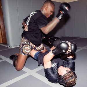 Israel Adesanya Instagram - 🛡️⚔️🛡️
“We both have South Africans to deal with.”
#saylessdomore #threads #stichemup 🪡