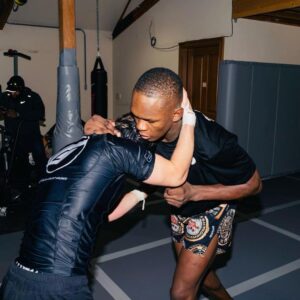 Israel Adesanya Instagram - 🛡️⚔️🛡️
“We both have South Africans to deal with.”
#saylessdomore #threads #stichemup 🪡