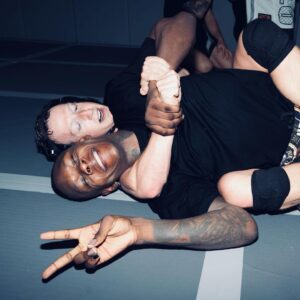 Israel Adesanya Instagram - 🛡️⚔️🛡️
“We both have South Africans to deal with.”
#saylessdomore #threads #stichemup 🪡