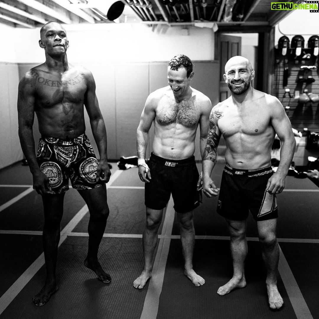 Israel Adesanya Instagram - ๐๐๐ No fugazi with Mark ๐ฆ This is Serious Businessโผ๏ธ ๐ท: @jeffsainlar ๐ Lake Tahoe