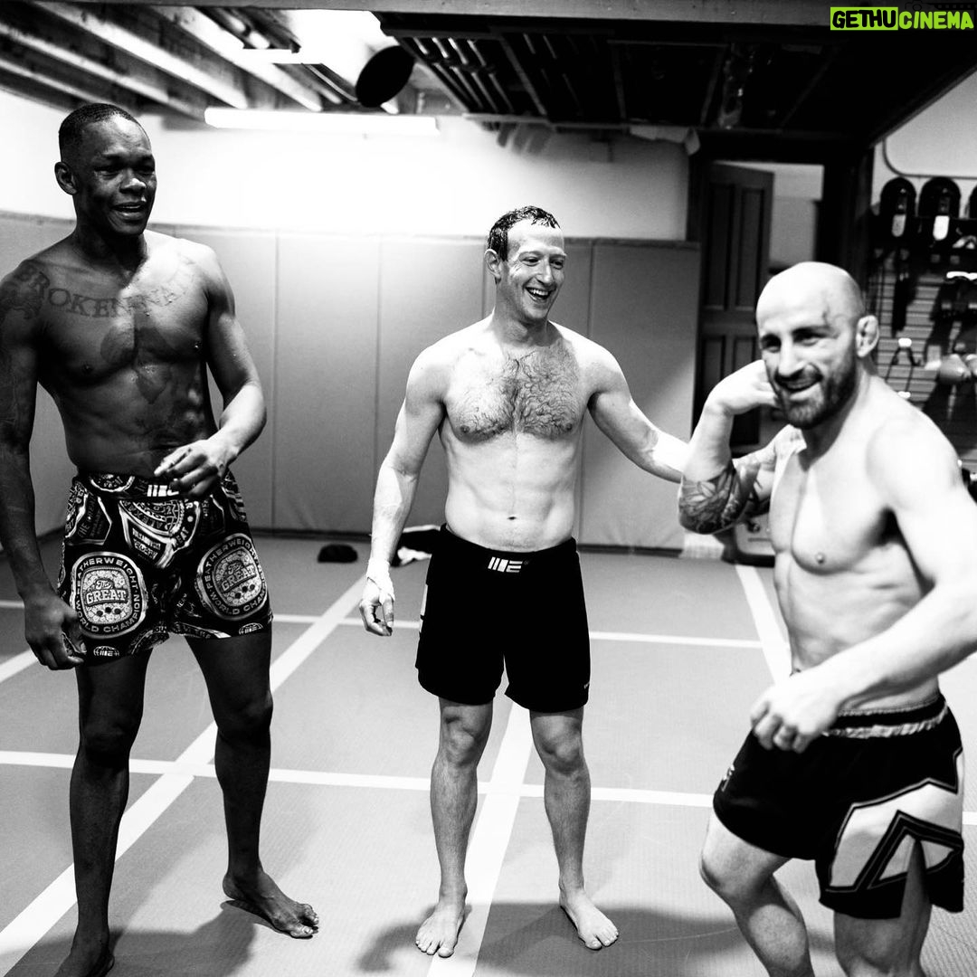 Israel Adesanya Instagram - ๐๐๐ No fugazi with Mark ๐ฆ This is Serious Businessโผ๏ธ ๐ท: @jeffsainlar ๐ Lake Tahoe