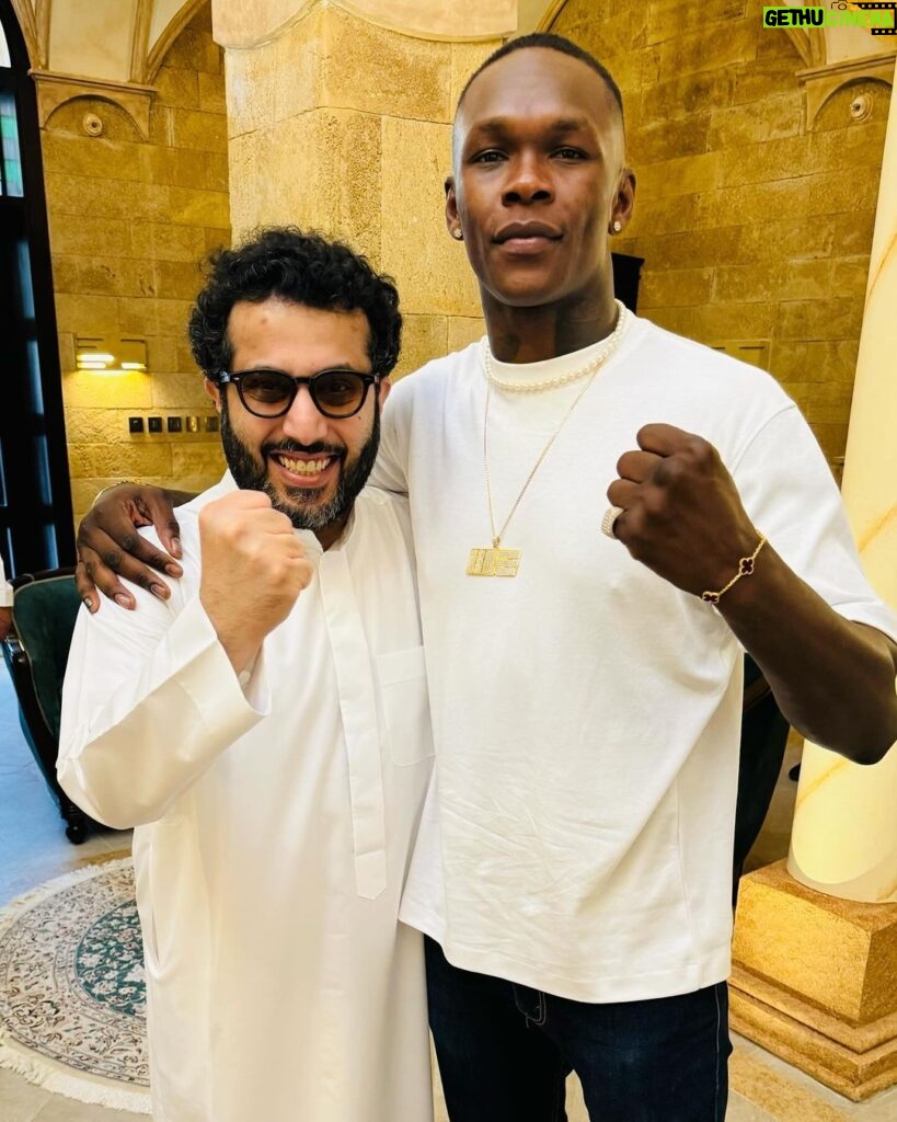 Israel Adesanya Instagram - In a room full of Living LEGENDS‼🥹 To be invited by @turkialalshik and dine with these guys is a blessing. Can’t believe I didn’t wanna get off my couch hahaha. I’m just a fan of this game, who became a champion and will be a Legend too one day. Grateful for this life always. @riyadhseason #furyngannu #riyadhseason Riyadh, Saudi Arabia