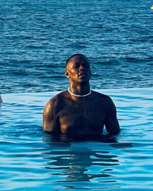 Israel Adesanya Instagram - 😊 幸福 🥳