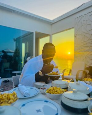 Israel Adesanya Instagram - 😊 幸福 🥳