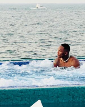 Israel Adesanya Instagram - 😊 幸福 🥳