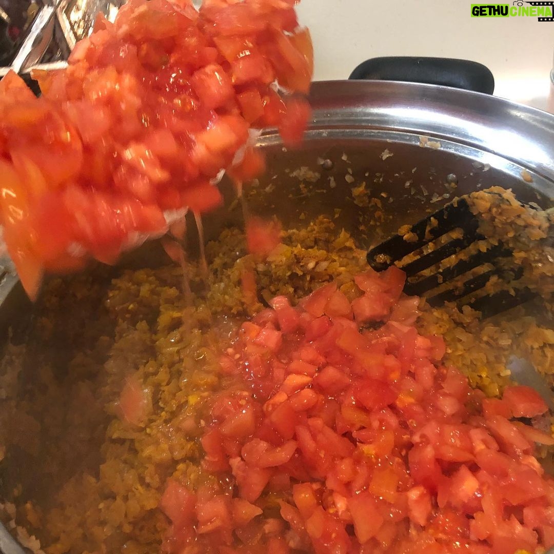 Issei Kobayashi Instagram - メリクリ!!! はじめての チキンスパイスカリー作り!!!