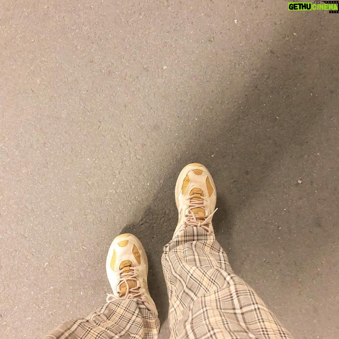 Issei Kobayashi Instagram - . . . こればっか履いてんなぁ最近 . . . 好きだからいいけど . . . #スニーカー