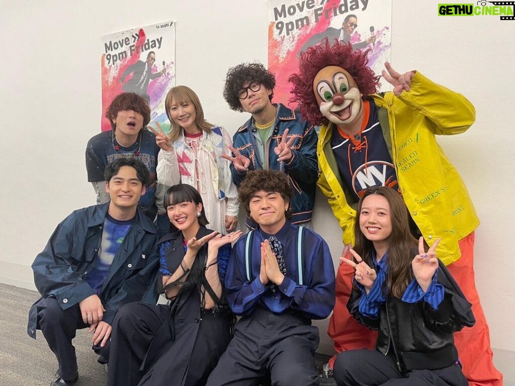Issei Kobayashi Instagram - . Mステ 「ピンクブルー」TV初披露 非常にメモリアルな日でした 緑黄色社会、高校でバンドを組んで初めてコピーしたのが「虹色の戦争」 . 気さくに話して下さってとても楽しい時間でしたっ！