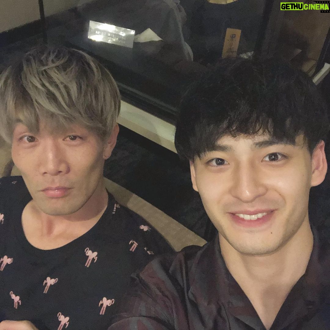 Issei Kobayashi Instagram - . . . ナンバーショット ありがとうございました! . . . 雨の中みんなの顔が 一段とキラキラしてみえたぞ! 最高でした! . . . おさむさんと。 . . . #numbershot